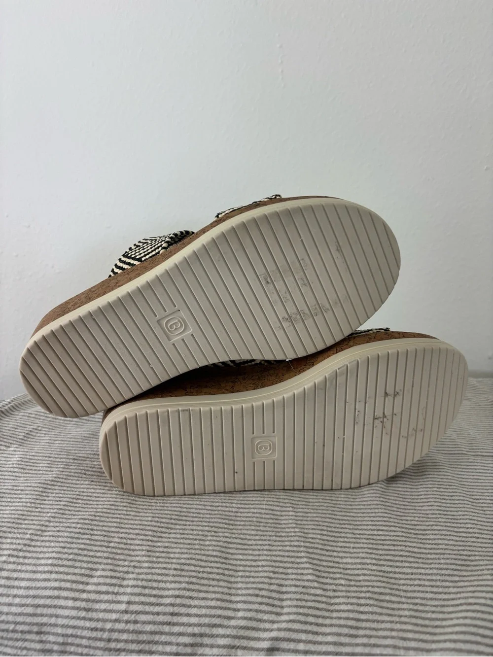 BZees Woven Black & White Platform Slide Sandals - Women's size 8